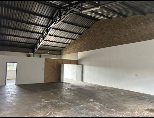 180M² WAREHOUSE TO LET IN WHITE RIVER CENTRAL